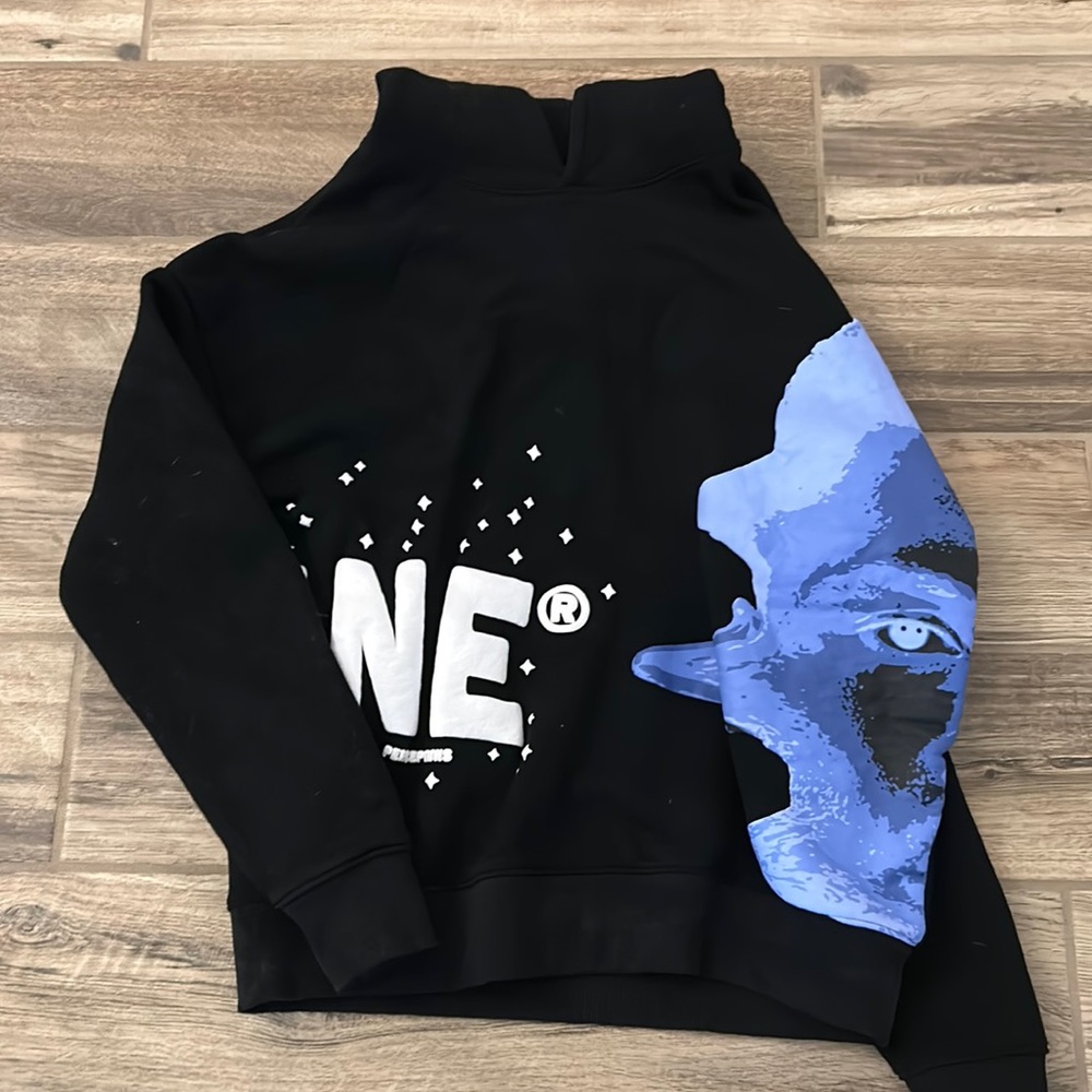 Super cute hoodie. Design is puffy paint